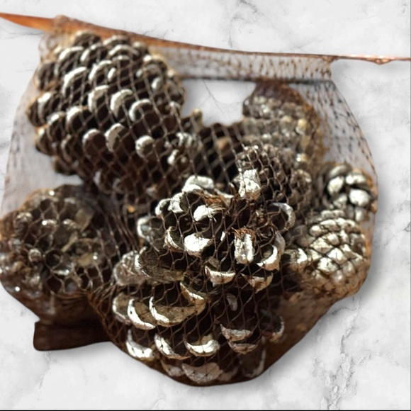 Ceramic Holiday House with Pine Cones - Picture 7 of 7